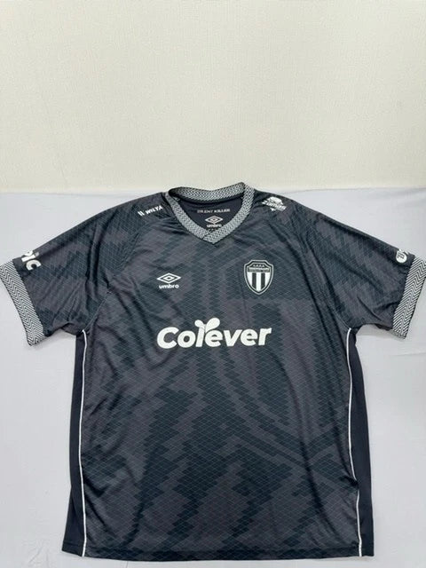 Umbro Black Zigzag V-Neck Jersey XL Short Sleeve 100% Polyester