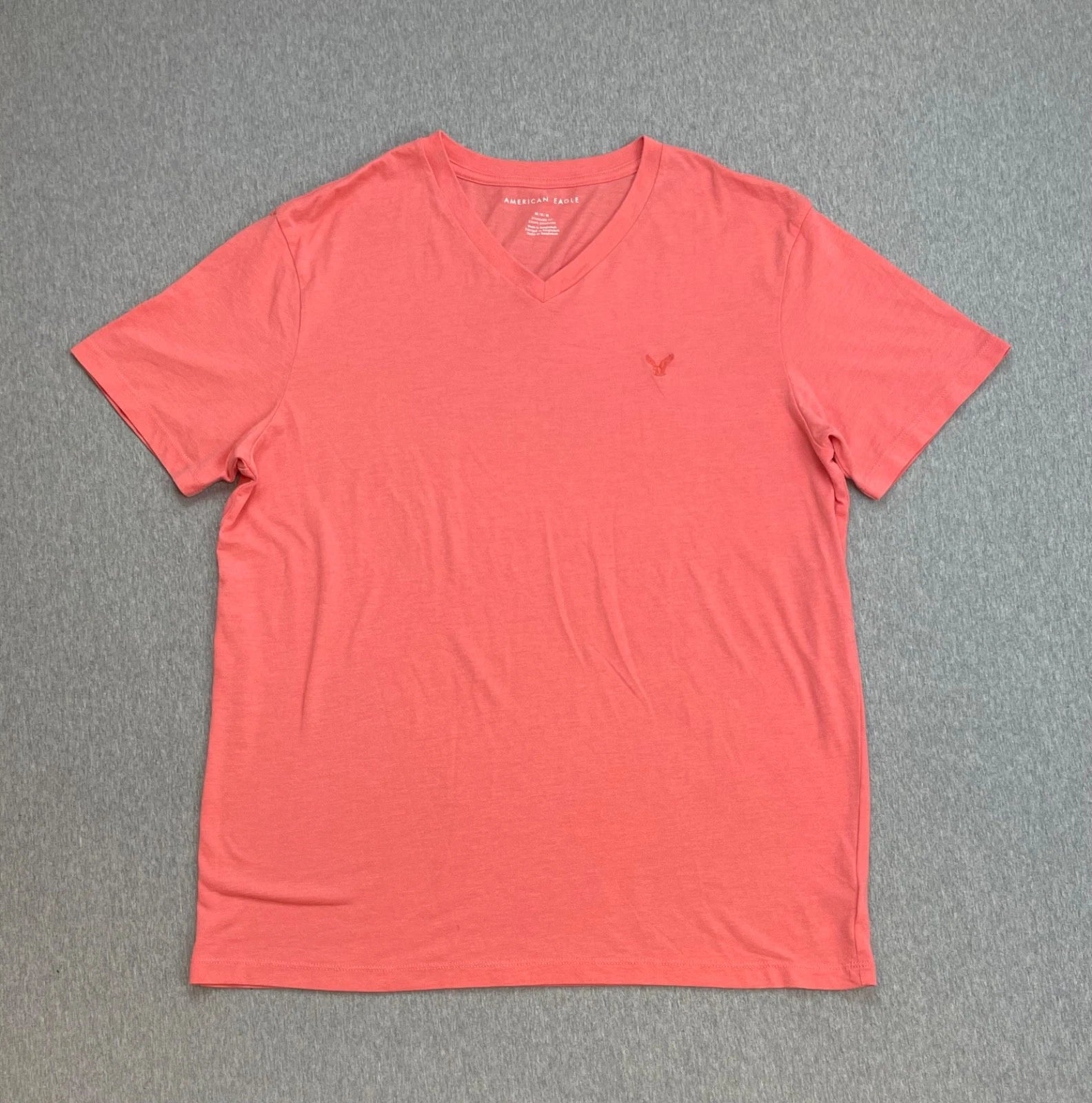 American Eagle T-Shirt Mens Medium Pink Cotton Blend V-Neck Short Sleeve Logo