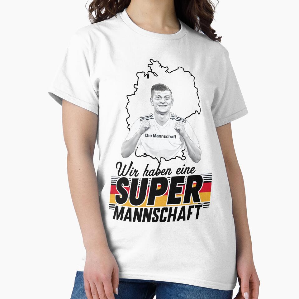 Cheer for Die Mannschaft and Toni Kroos T-Shirt by Designfordream